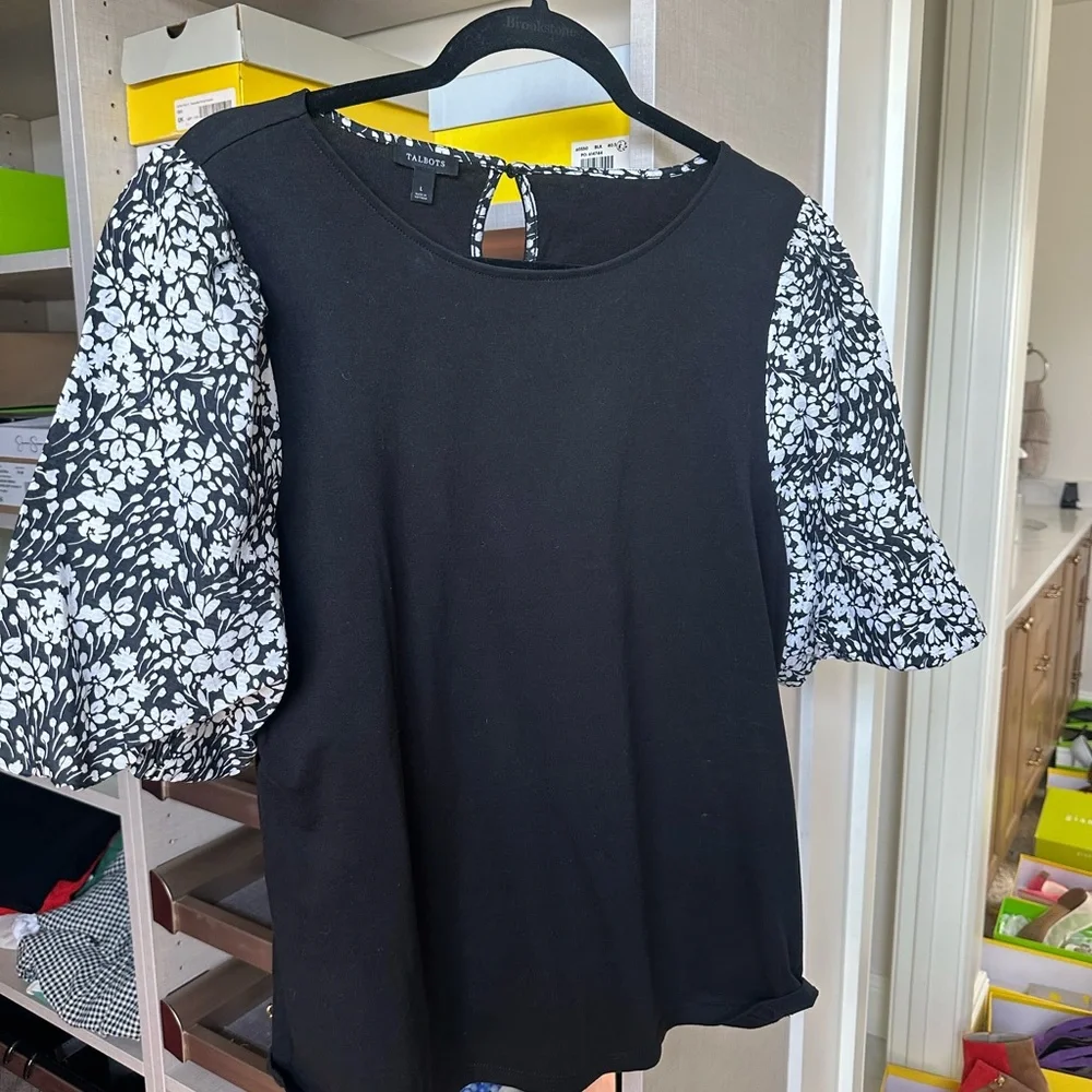 Talbots Black and White Floral Statement Sleeve Top - Picture 1 of 1
